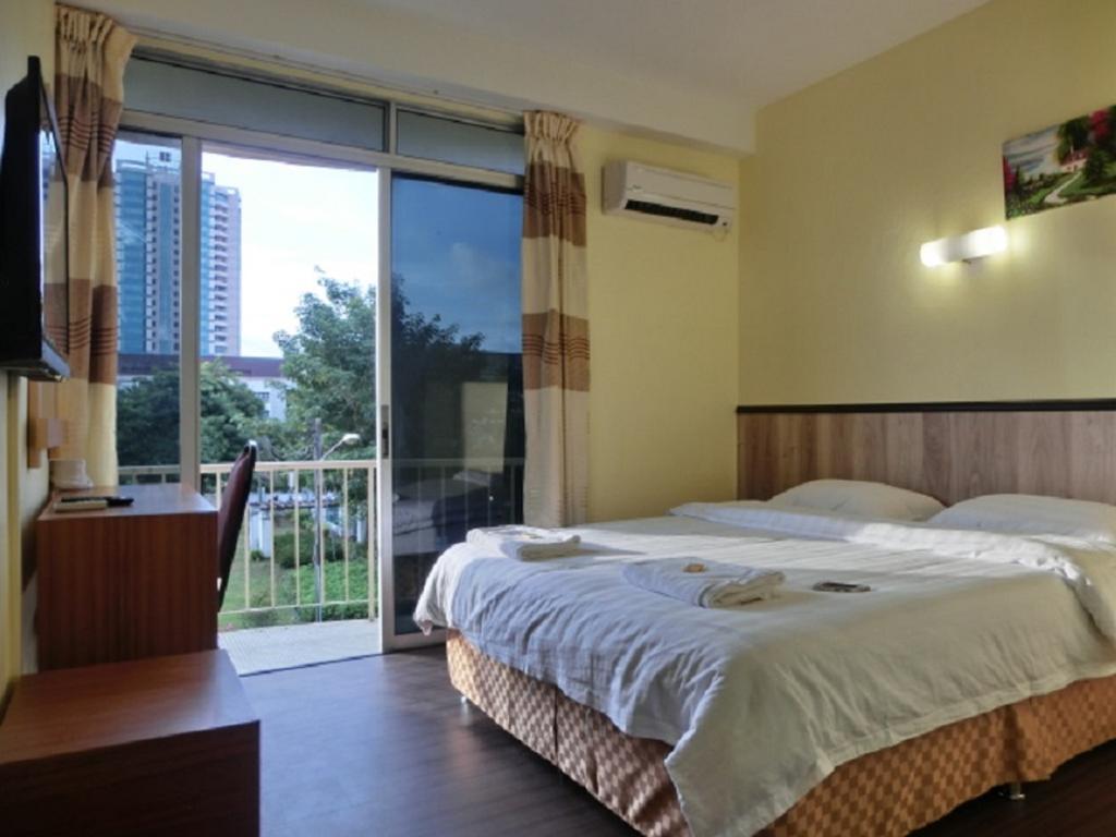 The Garden Inn Мири Стая снимка